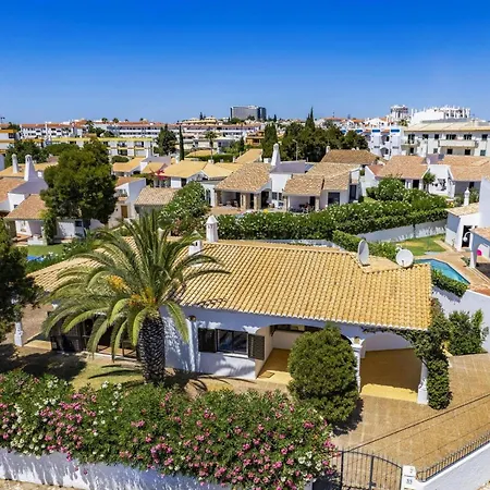 Aldeia By *